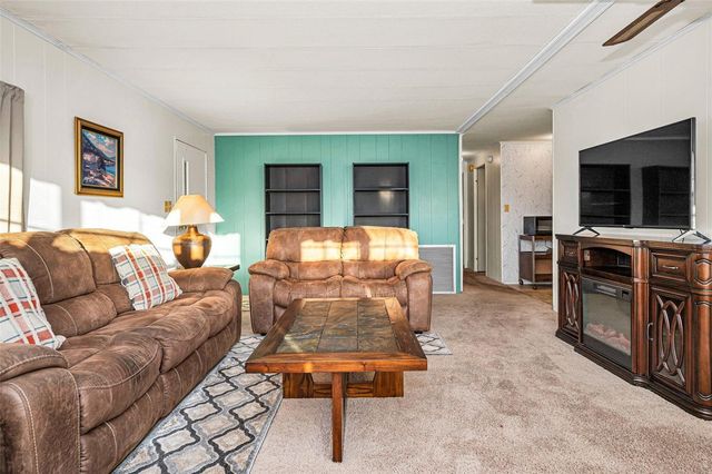 3318 CARNATION LANE, Zephyrhills, FL 33541