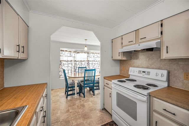 3318 CARNATION LANE, Zephyrhills, FL 33541