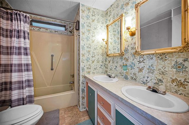 3318 CARNATION LANE, Zephyrhills, FL 33541