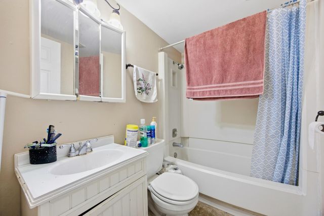 702 21st Street S, Fargo, ND 58103