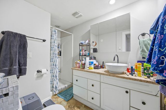 702 21st Street S, Fargo, ND 58103