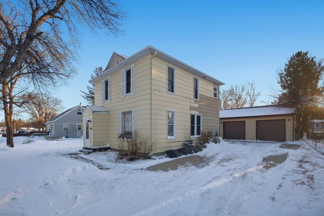 702 21st Street S, Fargo, ND 58103