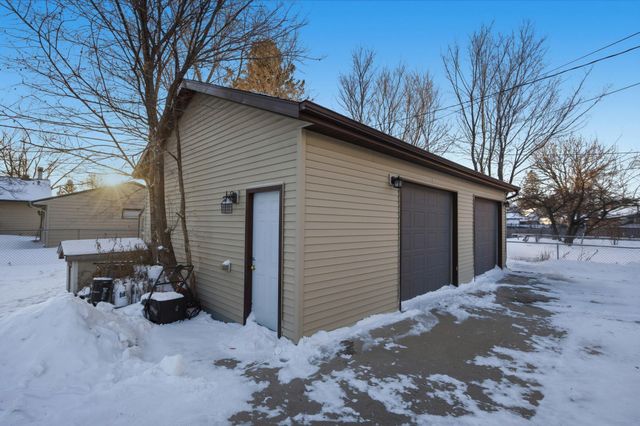 702 21st Street S, Fargo, ND 58103