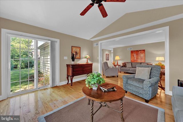 826 BLUE GRASS RD, Lancaster, PA 17601