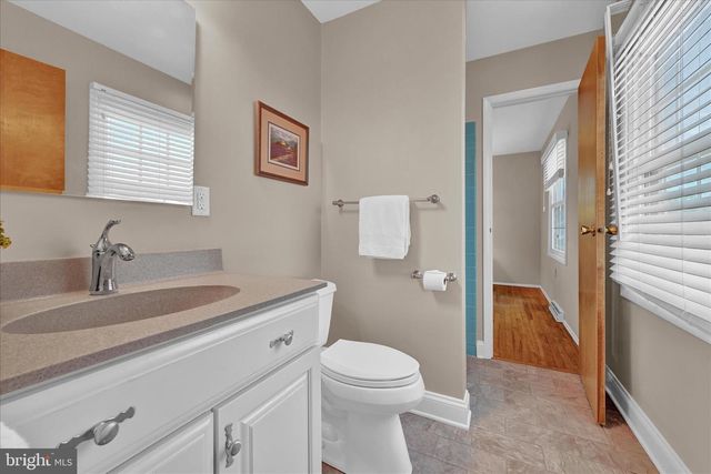 826 BLUE GRASS RD, Lancaster, PA 17601