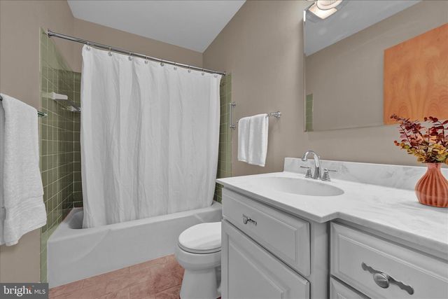 826 BLUE GRASS RD, Lancaster, PA 17601