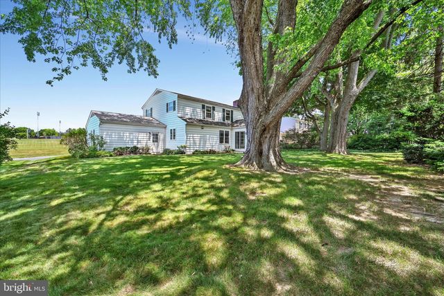 826 BLUE GRASS RD, Lancaster, PA 17601
