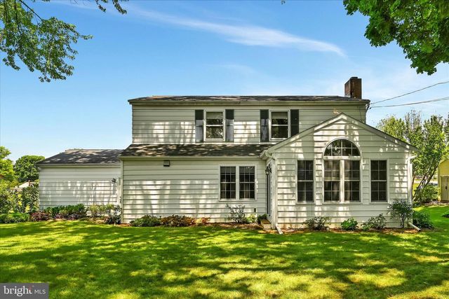 826 BLUE GRASS RD, Lancaster, PA 17601