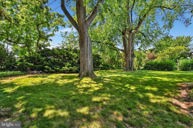826 BLUE GRASS RD, Lancaster, PA 17601