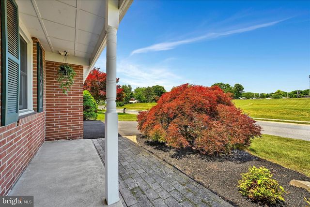826 BLUE GRASS RD, Lancaster, PA 17601