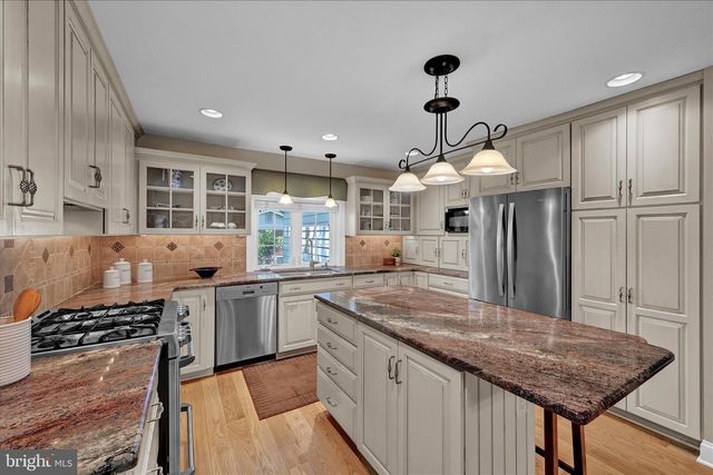 826 BLUE GRASS RD, Lancaster, PA 17601