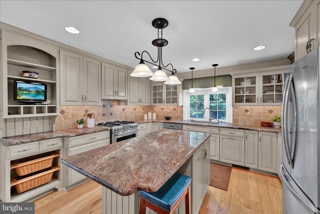 826 BLUE GRASS RD, Lancaster, PA 17601