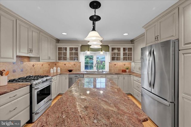 826 BLUE GRASS RD, Lancaster, PA 17601