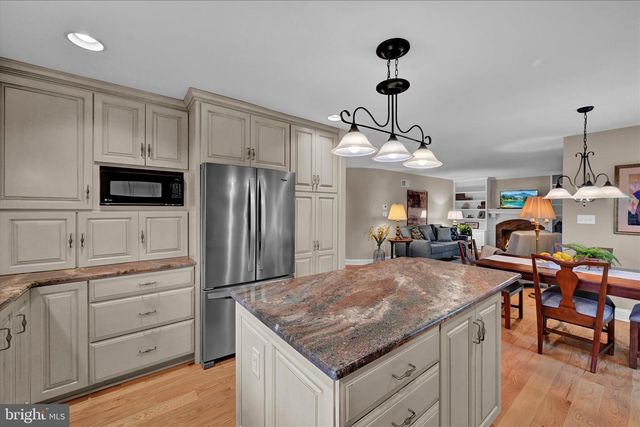 826 BLUE GRASS RD, Lancaster, PA 17601