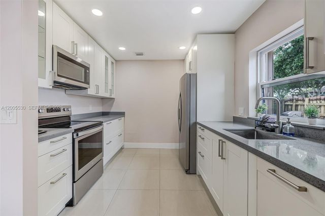 13890 SW 43rd Ter, Miami, FL 33175