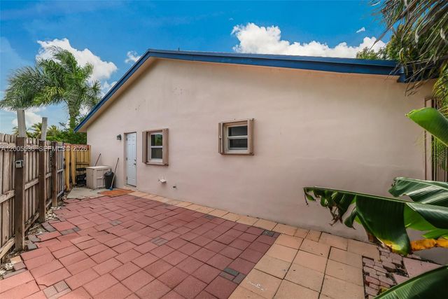 13890 SW 43rd Ter, Miami, FL 33175