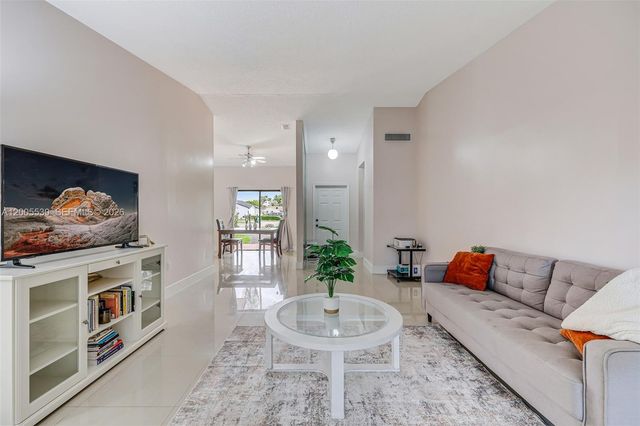 13890 SW 43rd Ter, Miami, FL 33175