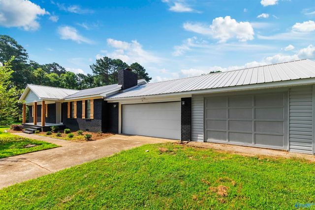 89 Lake Drive, Scottsboro, AL 35769