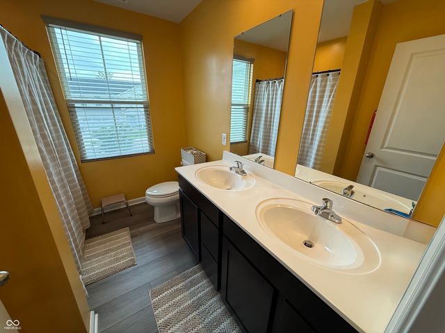 2216 Holiday Creek Drive, Whitestown, IN 46075