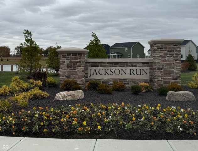 2216 Holiday Creek Drive, Whitestown, IN 46075
