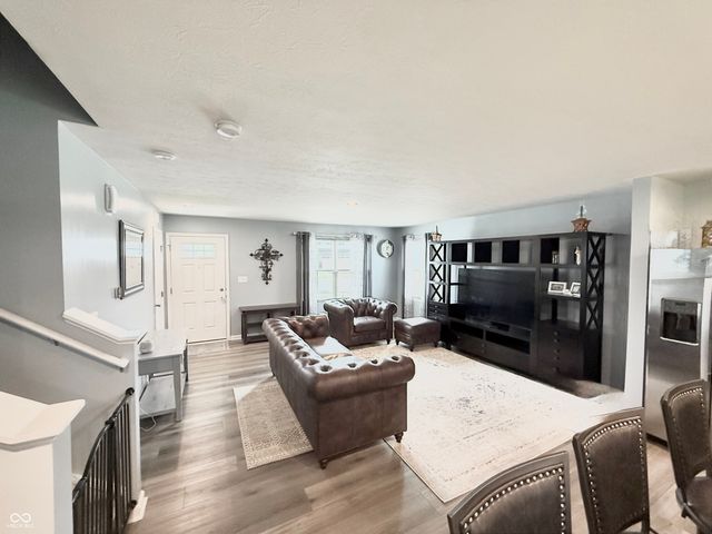 2216 Holiday Creek Drive, Whitestown, IN 46075