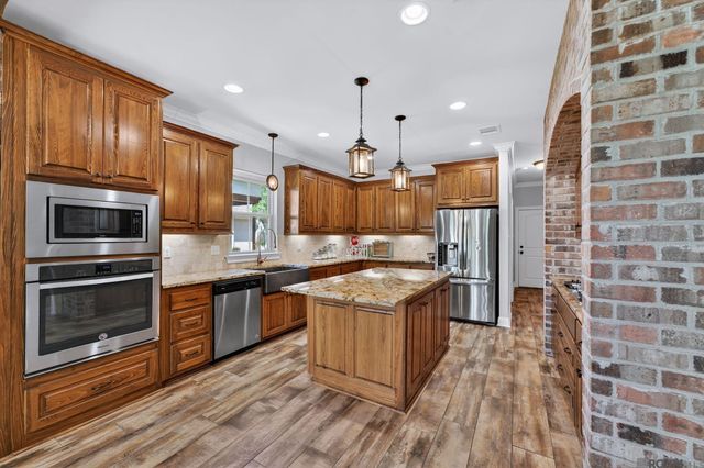 12163 Deventer Dr, Geismar, LA 70734
