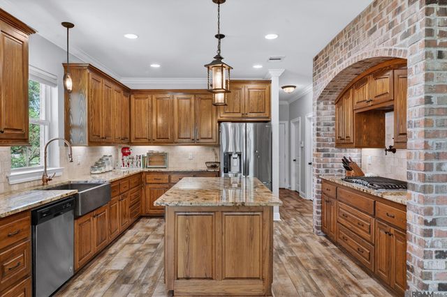 12163 Deventer Dr, Geismar, LA 70734