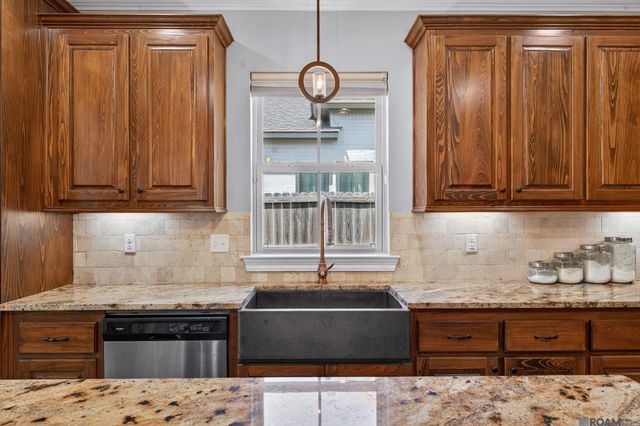 12163 Deventer Dr, Geismar, LA 70734