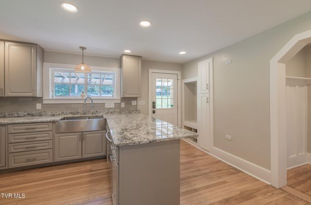 31232 Hollyfield Road, Damascus, VA 24236
