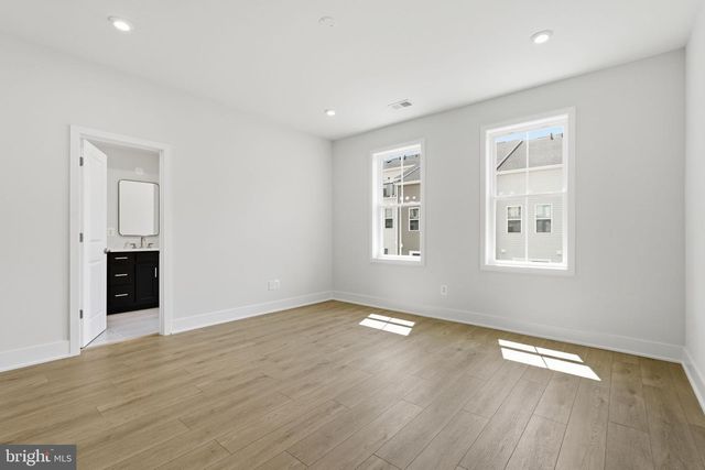 42200 SHINING STAR SQ, Brambleton, VA 20148