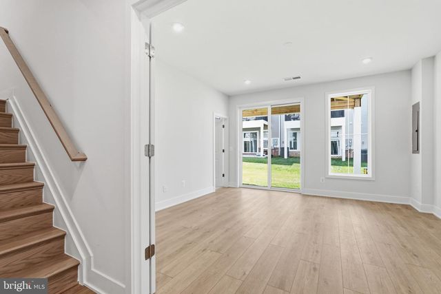 42200 SHINING STAR SQ, Brambleton, VA 20148