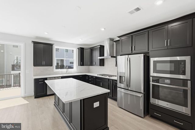 42200 SHINING STAR SQ, Brambleton, VA 20148