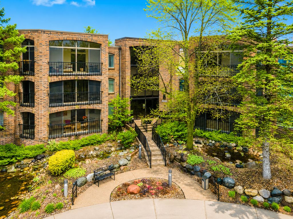 6051 Laurel Avenue 207, Golden Valley, MN 55416 — photo 2
