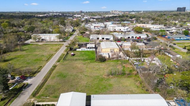 5902 Cypress Street, Houston, TX 77074