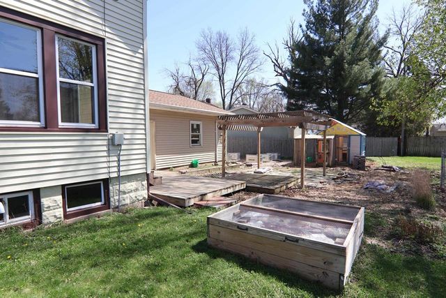 936 Walker Street, Janesville, WI 53545