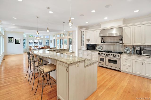 605 Dune Road, Westhampton, NY 11977