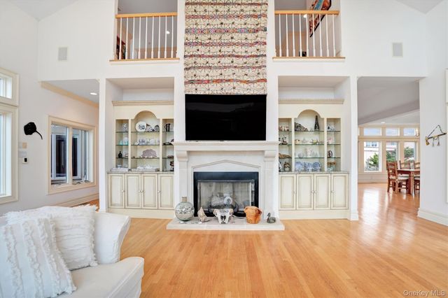 605 Dune Road, Westhampton, NY 11977