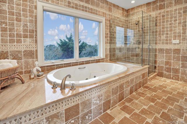 605 Dune Road, Westhampton, NY 11977