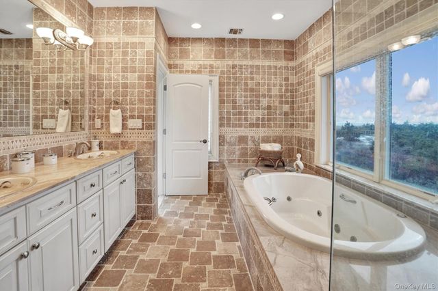 605 Dune Road, Westhampton, NY 11977