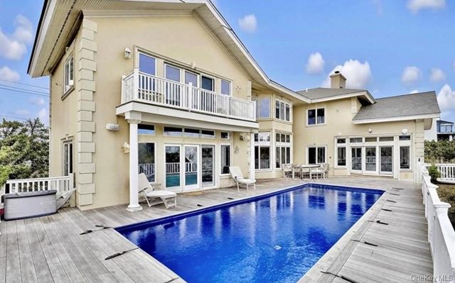 605 Dune Road, Westhampton, NY 11977