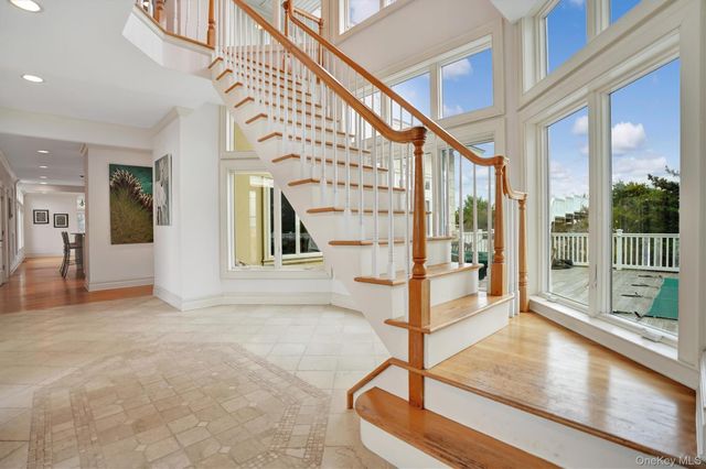 605 Dune Road, Westhampton, NY 11977