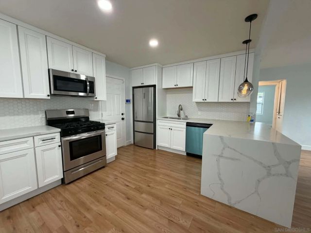 6082 Rock St., San Diego, CA 92115