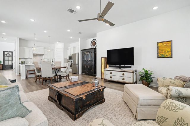 645 Treaty Oak DR, Georgetown, TX 78628