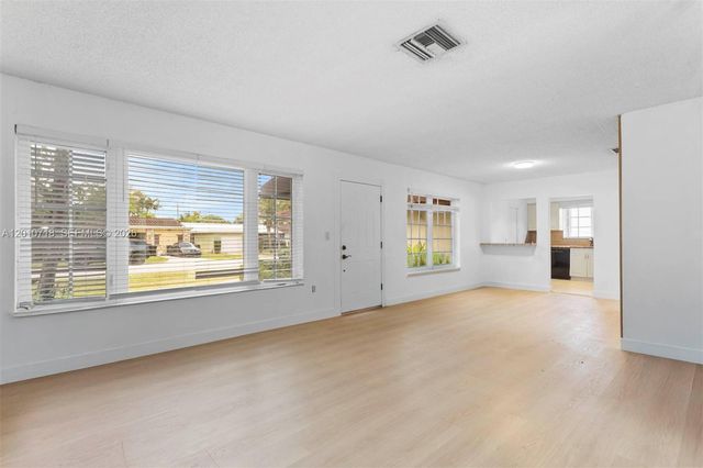 9125 Carlyle Ave, Surfside, FL 33154