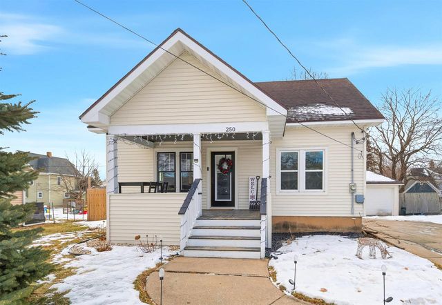 250 W CAROLINE STREET, Markesan, WI 53946
