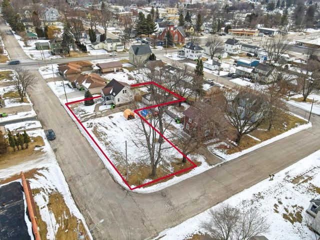 250 W CAROLINE STREET, Markesan, WI 53946