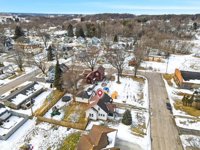 250 W CAROLINE STREET, Markesan, WI 53946