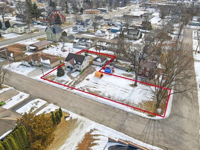 250 W CAROLINE STREET, Markesan, WI 53946