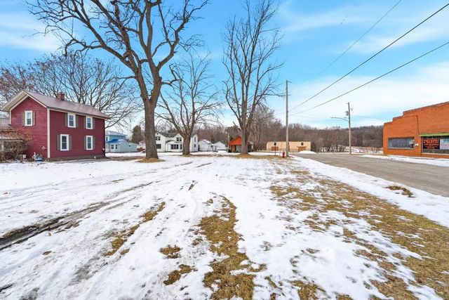 250 W CAROLINE STREET, Markesan, WI 53946