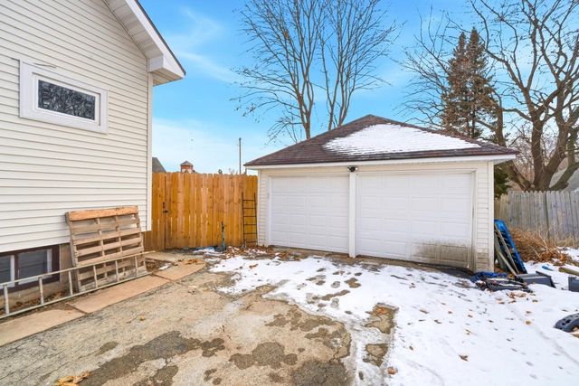 250 W CAROLINE STREET, Markesan, WI 53946